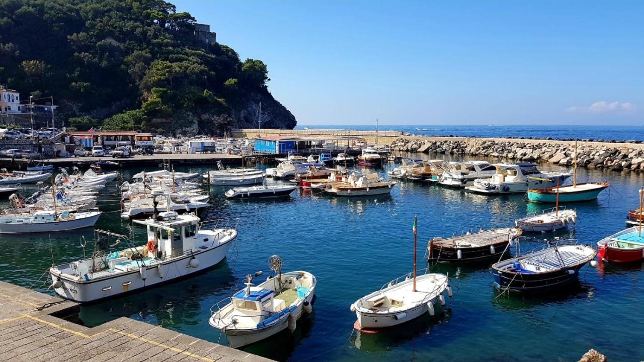 Apartamento Relais Del Mare Con Terrazza Fronte Mare Free Parking Massa Lubrense Exterior foto