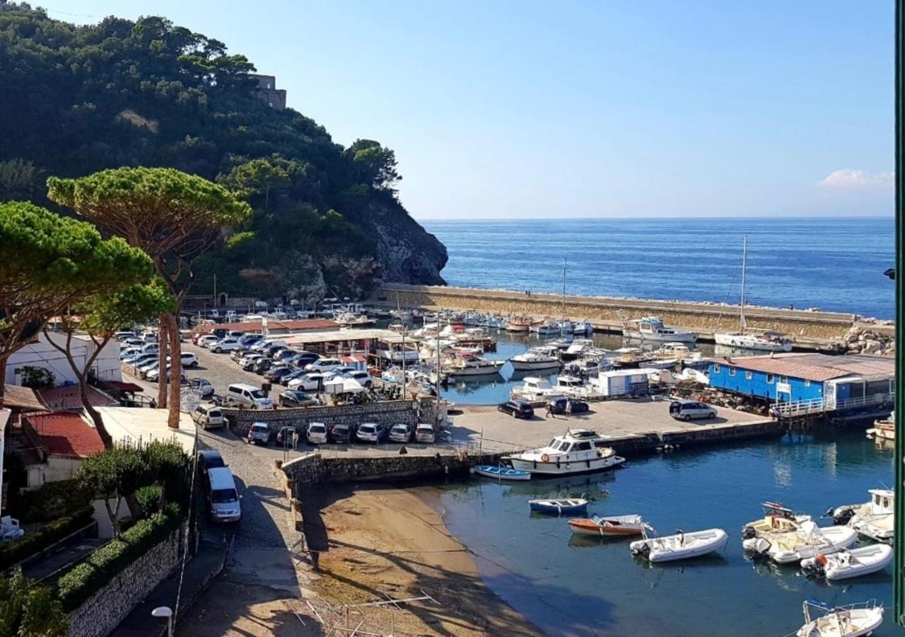 Apartamento Relais Del Mare Con Terrazza Fronte Mare Free Parking Massa Lubrense Exterior foto