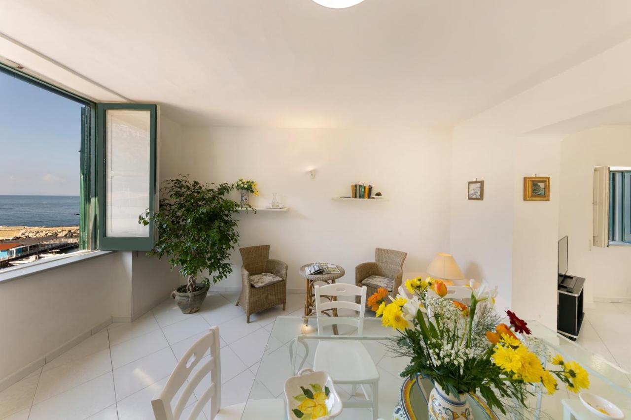 Apartamento Relais Del Mare Con Terrazza Fronte Mare Free Parking Massa Lubrense Exterior foto
