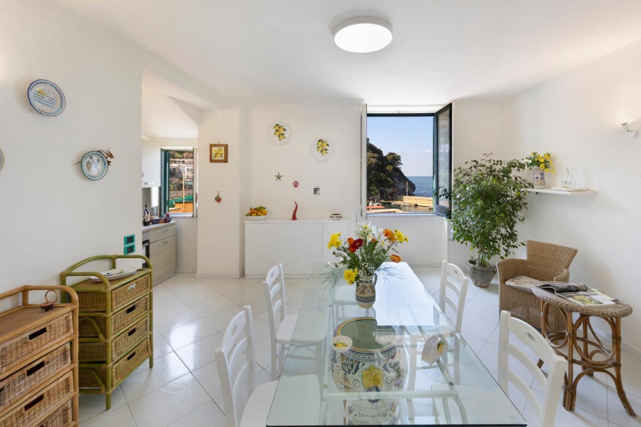 Apartamento Relais Del Mare Con Terrazza Fronte Mare Free Parking Massa Lubrense Exterior foto