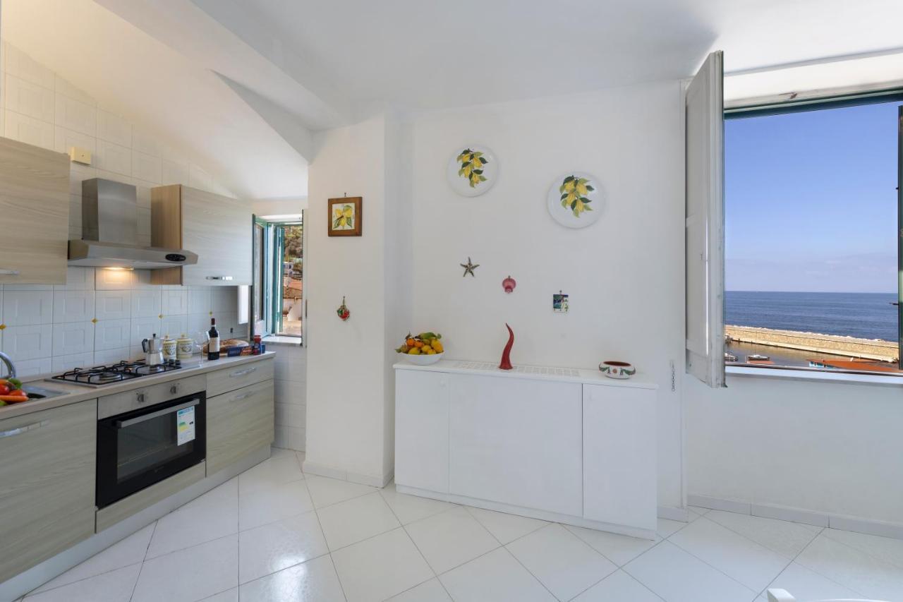 Apartamento Relais Del Mare Con Terrazza Fronte Mare Free Parking Massa Lubrense Exterior foto