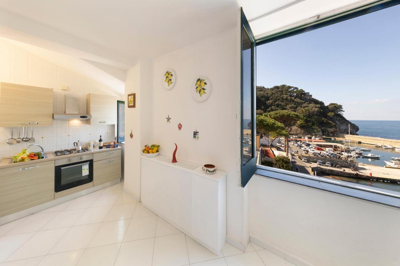 Apartamento Relais Del Mare Con Terrazza Fronte Mare Free Parking Massa Lubrense Exterior foto