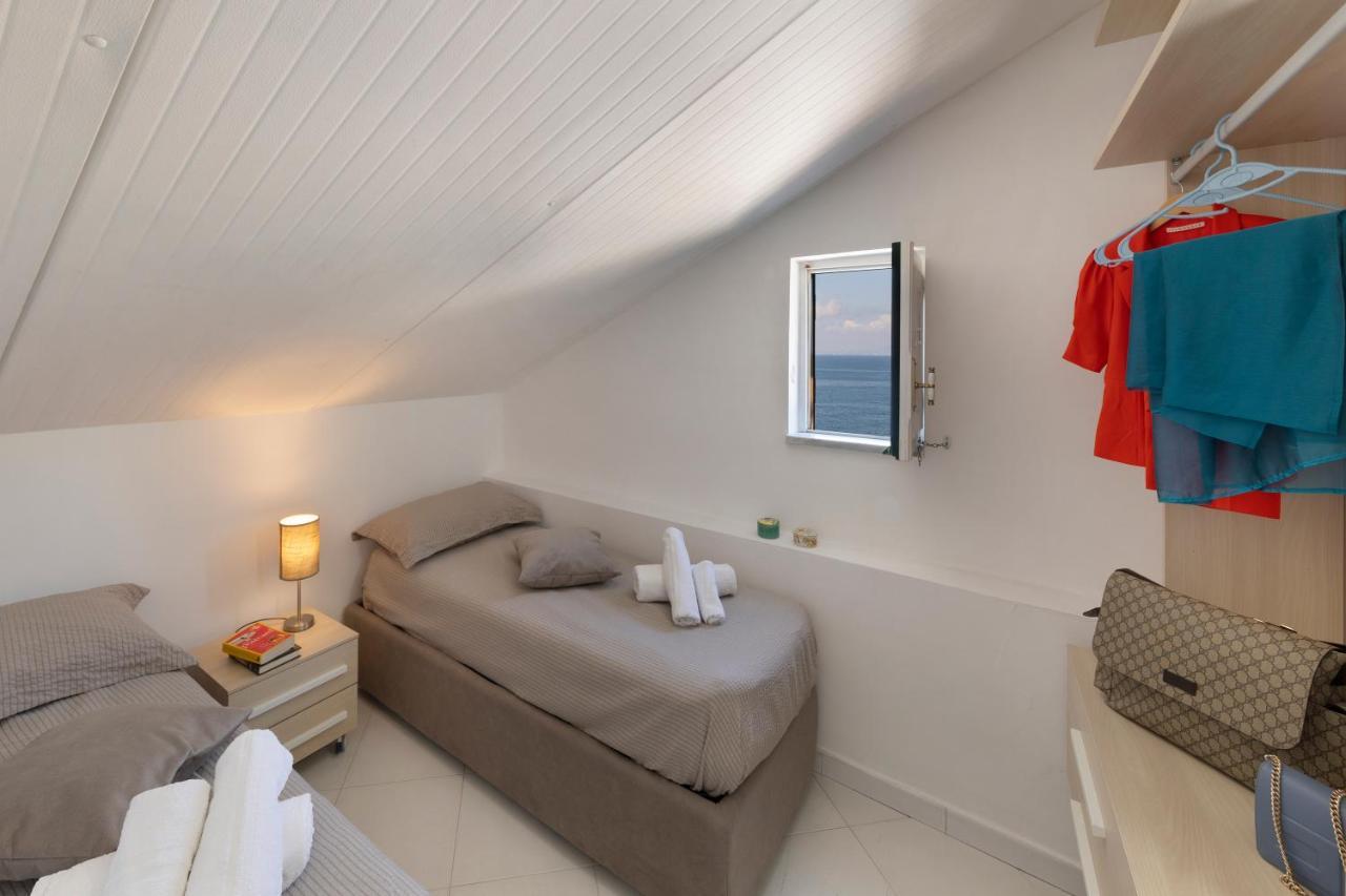 Apartamento Relais Del Mare Con Terrazza Fronte Mare Free Parking Massa Lubrense Exterior foto