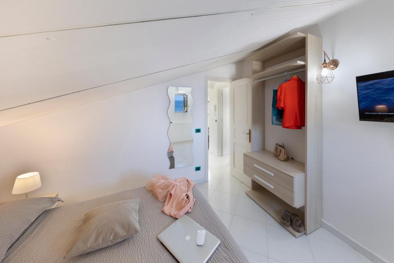 Apartamento Relais Del Mare Con Terrazza Fronte Mare Free Parking Massa Lubrense Exterior foto
