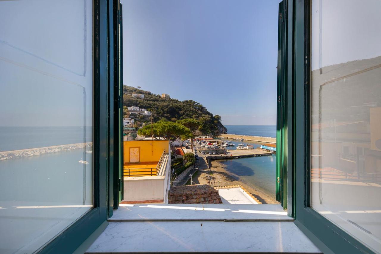 Apartamento Relais Del Mare Con Terrazza Fronte Mare Free Parking Massa Lubrense Exterior foto