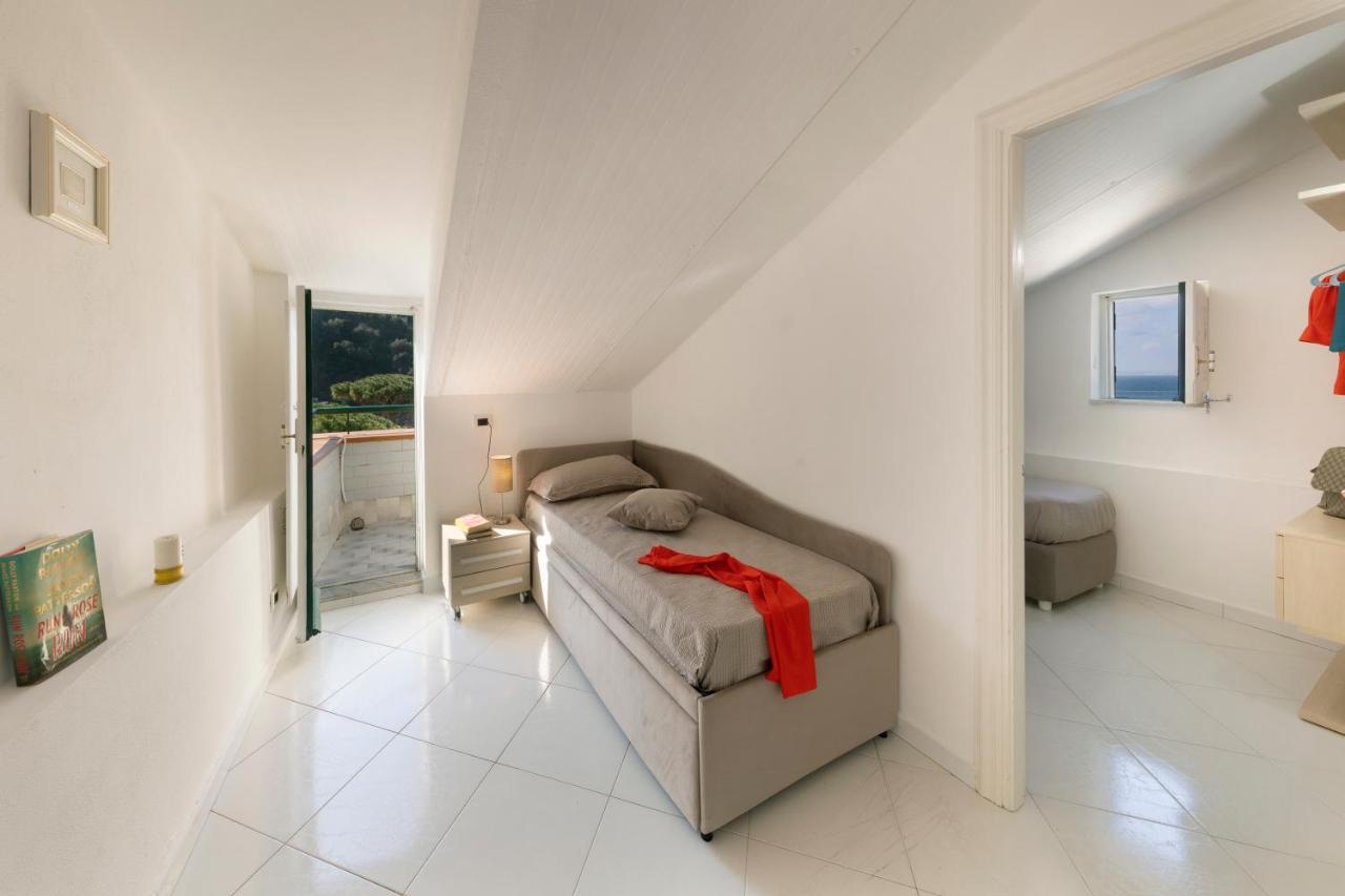 Apartamento Relais Del Mare Con Terrazza Fronte Mare Free Parking Massa Lubrense Exterior foto