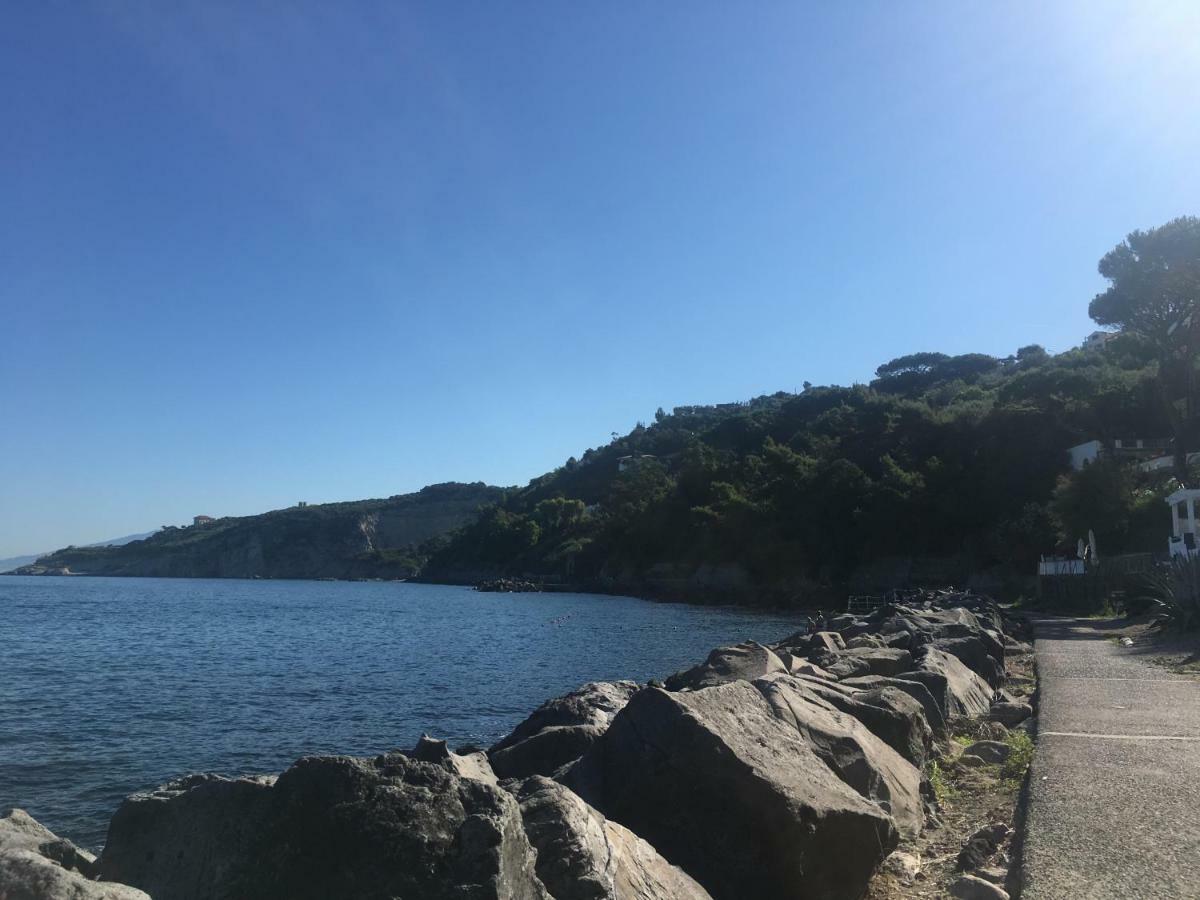 Apartamento Relais Del Mare Con Terrazza Fronte Mare Free Parking Massa Lubrense Exterior foto