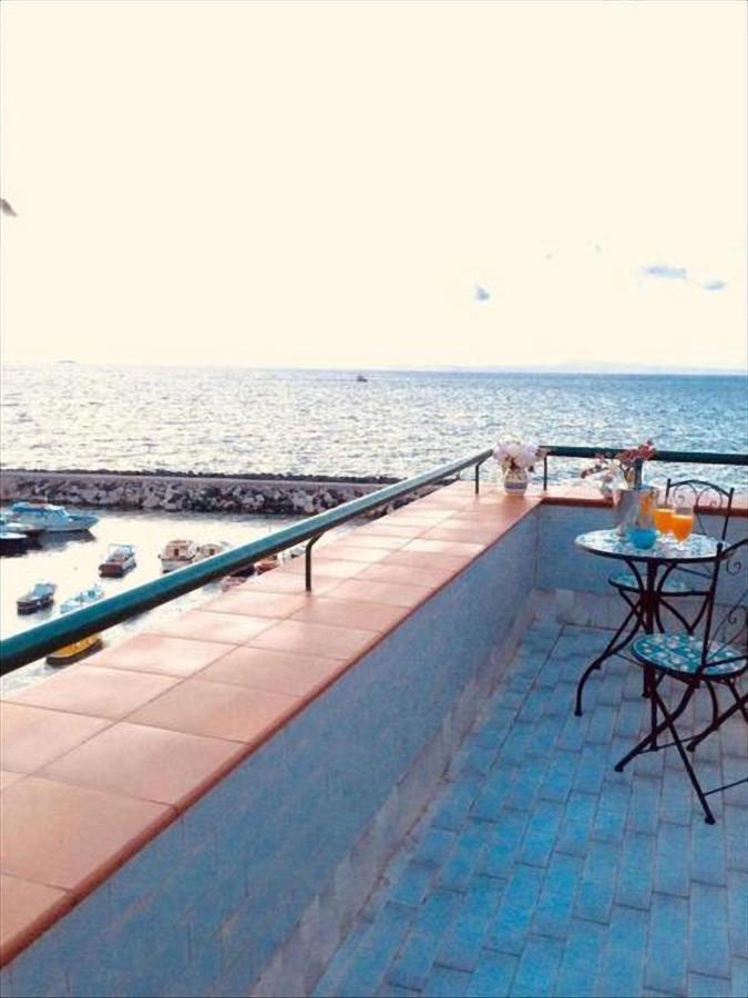 Apartamento Relais Del Mare Con Terrazza Fronte Mare Free Parking Massa Lubrense Exterior foto